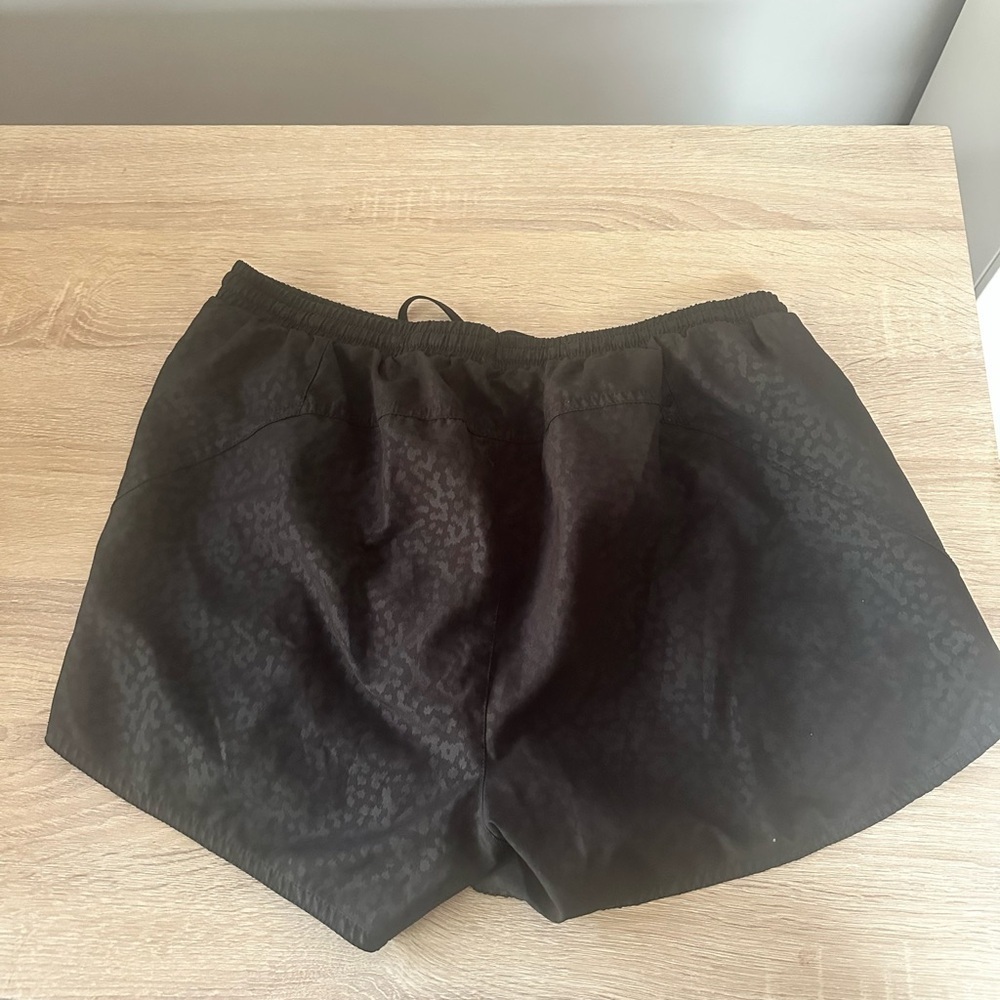 Bundle of 2 Old Navy Go-Dry Run Shorts: Size Large Floral and black leopard - Picture 15 of 15